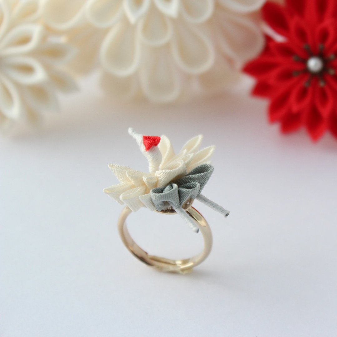 Ring kanzashi stylish crane - 戒指 - 丝．绢 白色