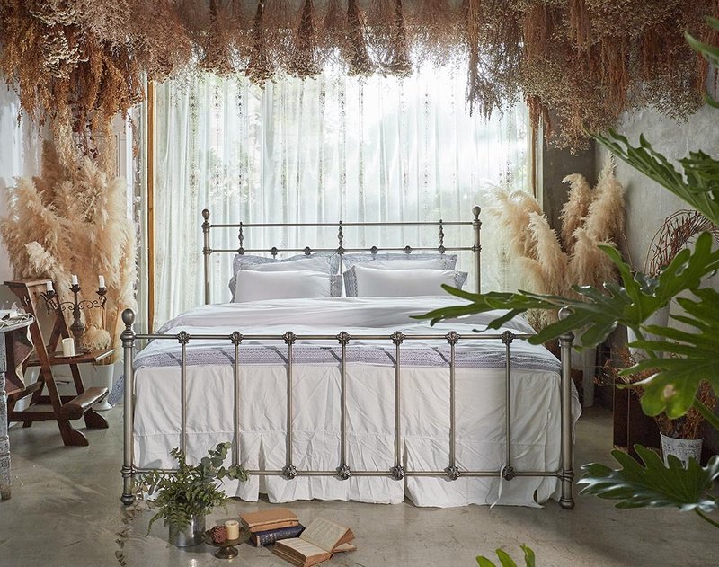 【双人床架】当代系列-新天鹅堡/铁床架/猫抓/宠物友善/到府安装 - 其他家具 - 其他金属 多色