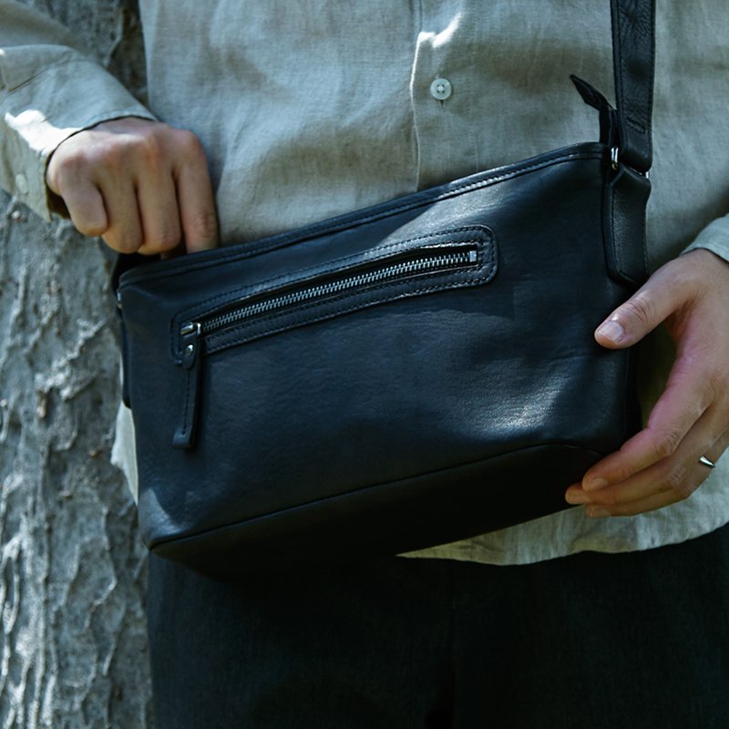 蝦夷鹿肩背包 - 侧背包/斜挎包 - 真皮 黑色