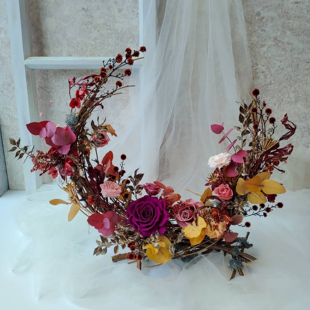 【限店面自取/双北专送】自然架构月型桌花 深紫红金色系 - 干燥花/捧花 - 植物．花 多色