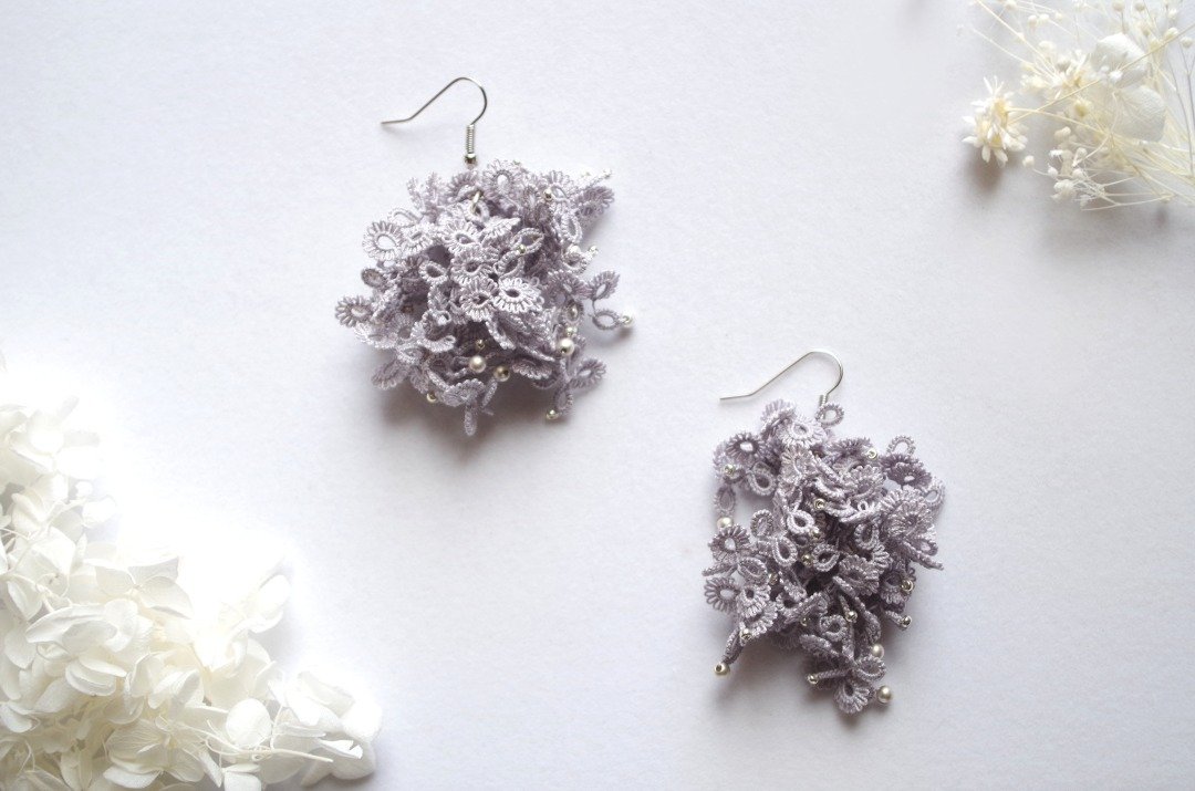 Fluffy Tatting Lace Earrings / Gray - 耳环/耳夹 - 棉 灰色
