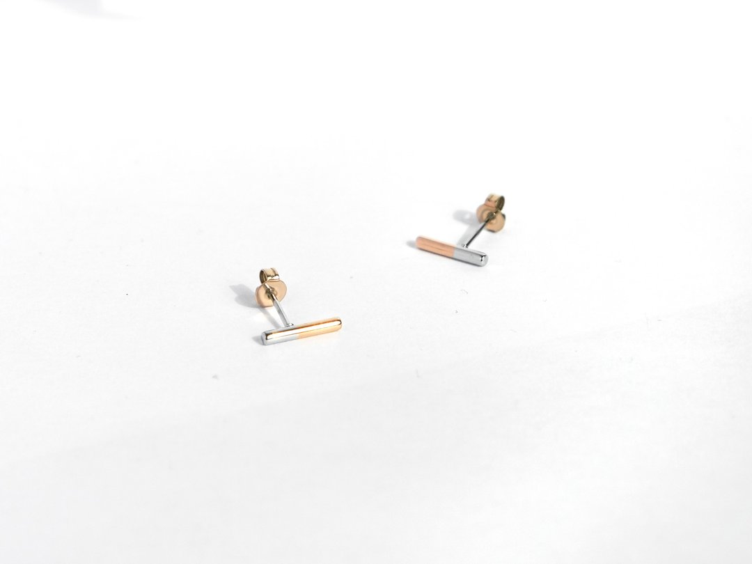 Bar Stud 耳环 | 玫瑰金 - 耳环/耳夹 - 不锈钢 金色