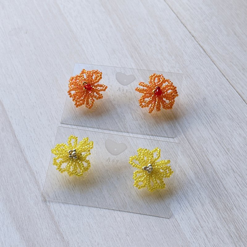 手缝珠珠花朵 - 耳环/耳夹 - 其他材质 多色