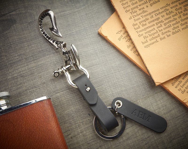 个性化姓名雕刻皮革男士挂钩钥匙扣| 自行车钥匙扣 - 钥匙链/钥匙包 - 真皮 黑色