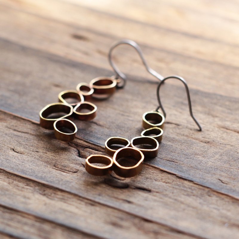 Onion small earrings P483 - 耳环/耳夹 - 其他金属 金色