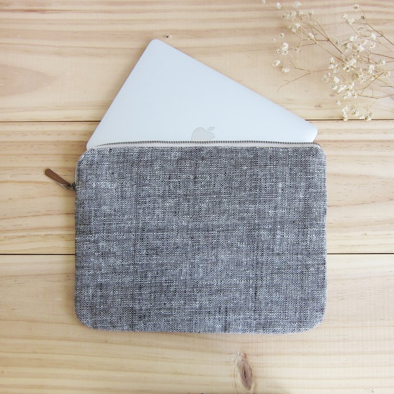 Medium Clutch Bags Hand Woven and Botanical Dyed Cotton Natural-Brown Color - 其他 - 棉．麻 咖啡色