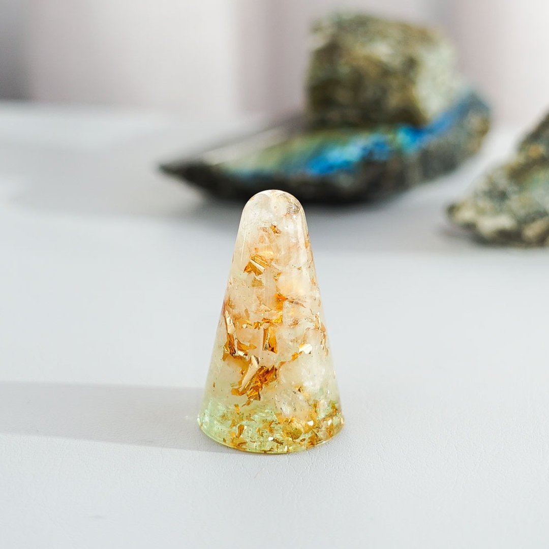 【白晶】水晶戒指座 - 摆饰 - 水晶 金色