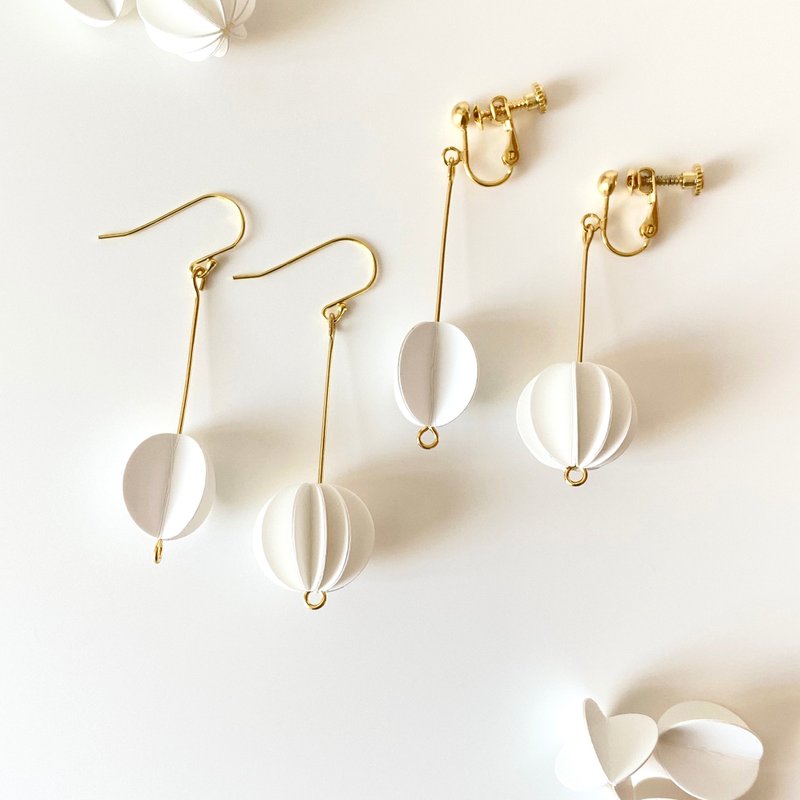 白色纯粹几何圆形不对称纯银耳环/耳夹 - 耳环/耳夹 - 纯银 白色