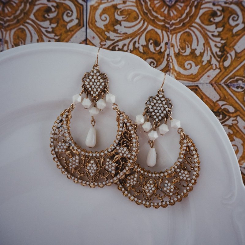 复古耳环 | 夸张金色白色仿宝石 | CBH036 - 耳环/耳夹 - 其他材质 金色