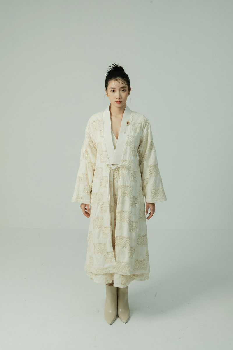心斋坐忘/米色刺绣中式长衫外套 - 女装休闲/机能外套 - 棉．麻 