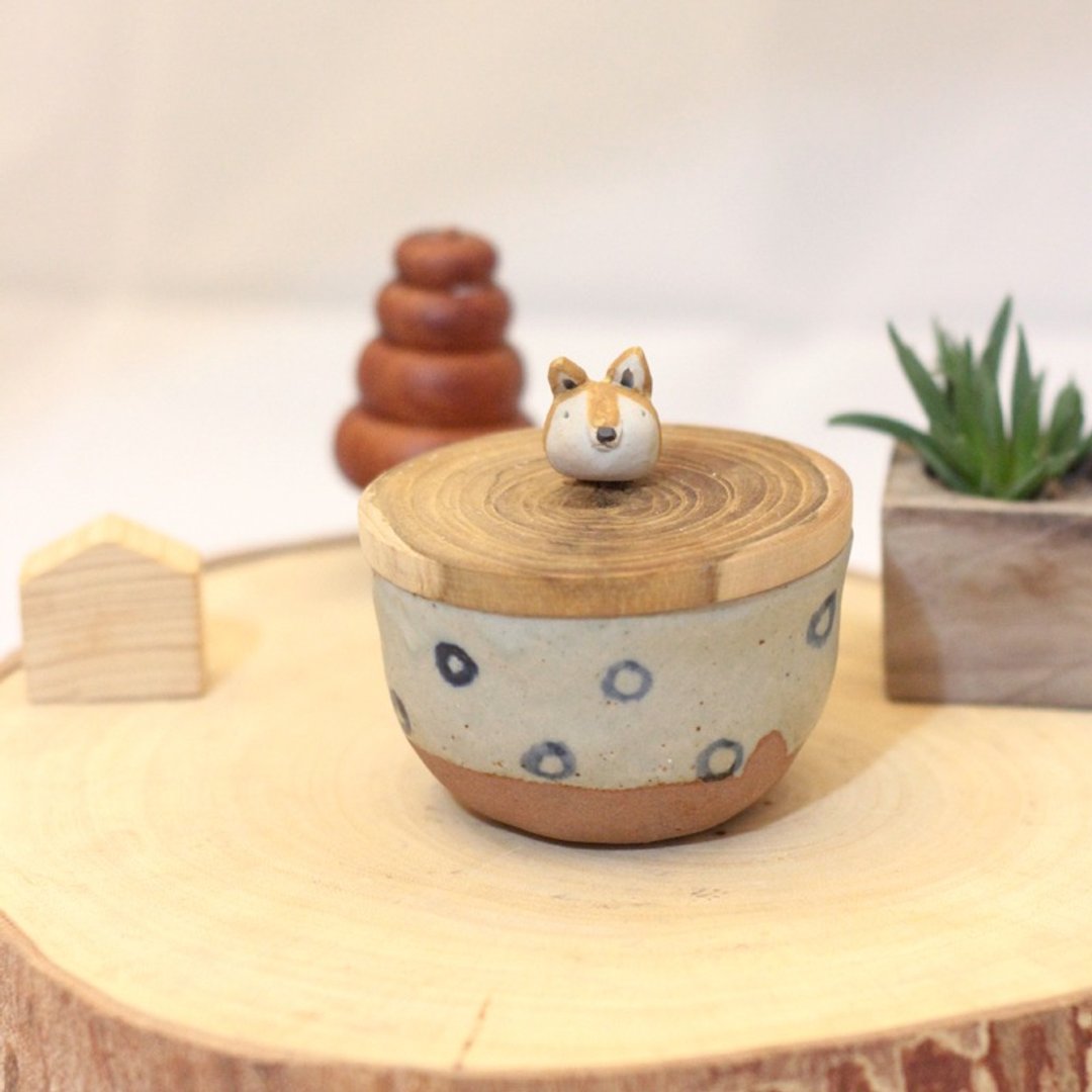 somebody ceramic cup - 摆饰 - 纸 黄色