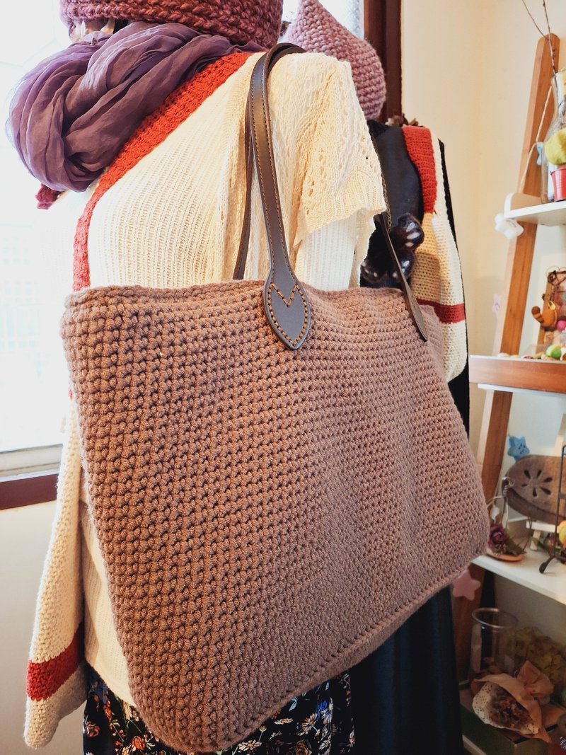 背很多袋子的少女s。  织织大托特包 - 侧背包/斜挎包 - 聚酯纤维 咖啡色