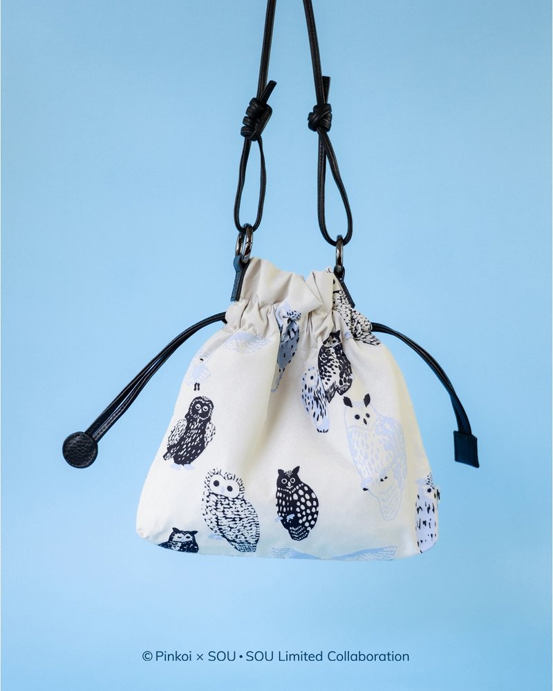 【Pinkoi x SOU・SOU】盛载美好的魔法豆袋・猫头鹰 - 束口袋双肩包 - 真皮 卡其色