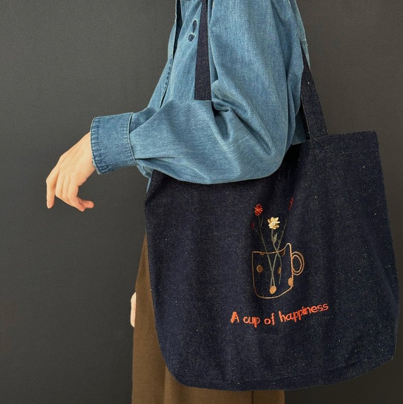 【A cup of happiness】森系复古文青/彩棉牛仔刺绣托特包 - 侧背包/斜挎包 - 棉．麻 蓝色
