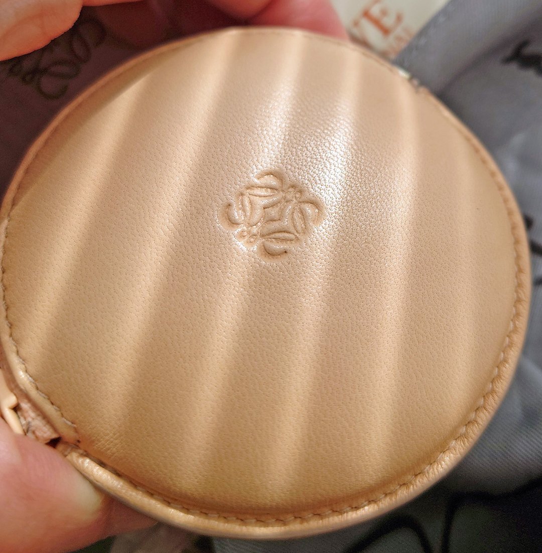 全新品连盒 Loewe 圆饼干收纳包 钱包零钱夹 零钱包散银包 散纸包 - 皮夹/钱包 - 真皮 咖啡色