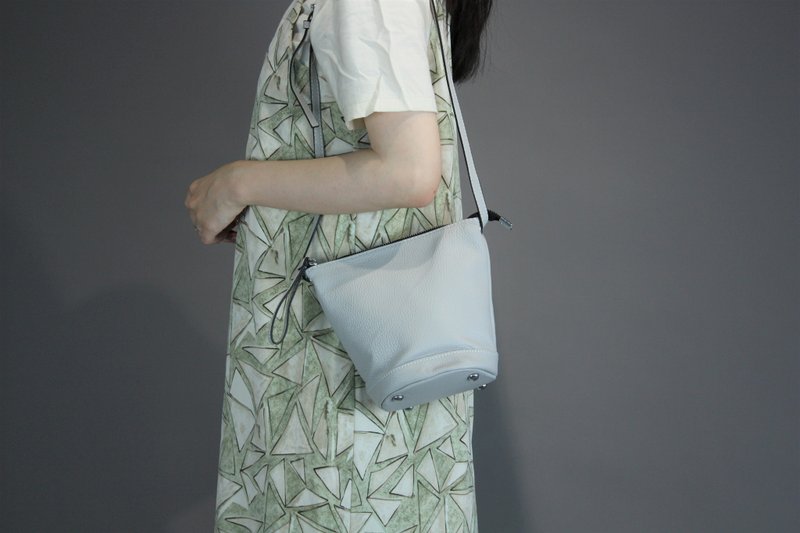 轻巧荔枝纹路 真皮水桶包 灰 - 束口袋双肩包 - 真皮 灰色