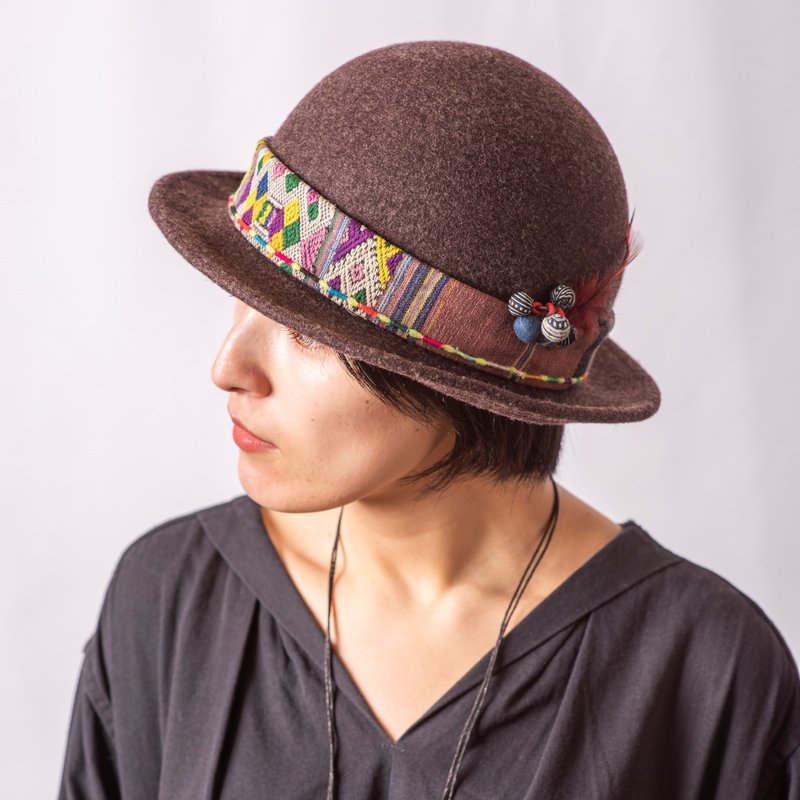 從越南LU族和中國苗族婦女的服裝裡利用迷人手藝元素的羊毛帽 - 帽子 - 羊毛 咖啡色
