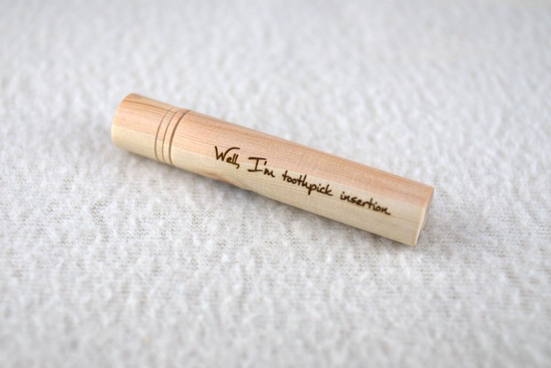 It says, "Actually, it's a toothpick holder," but it's like a ♪ "toothpick holder." - 厨房用具 - 木头 咖啡色