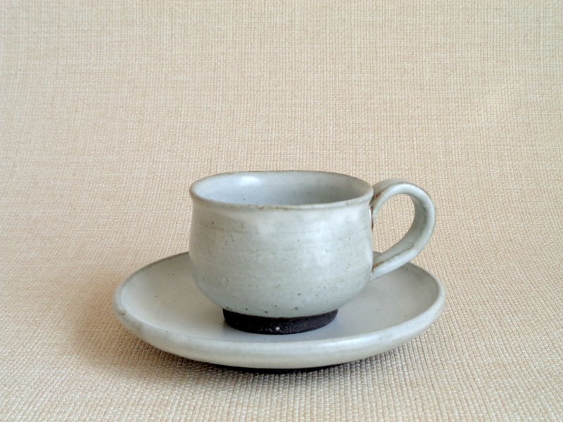 杯子・碟子b - 咖啡杯/马克杯 - 陶 白色