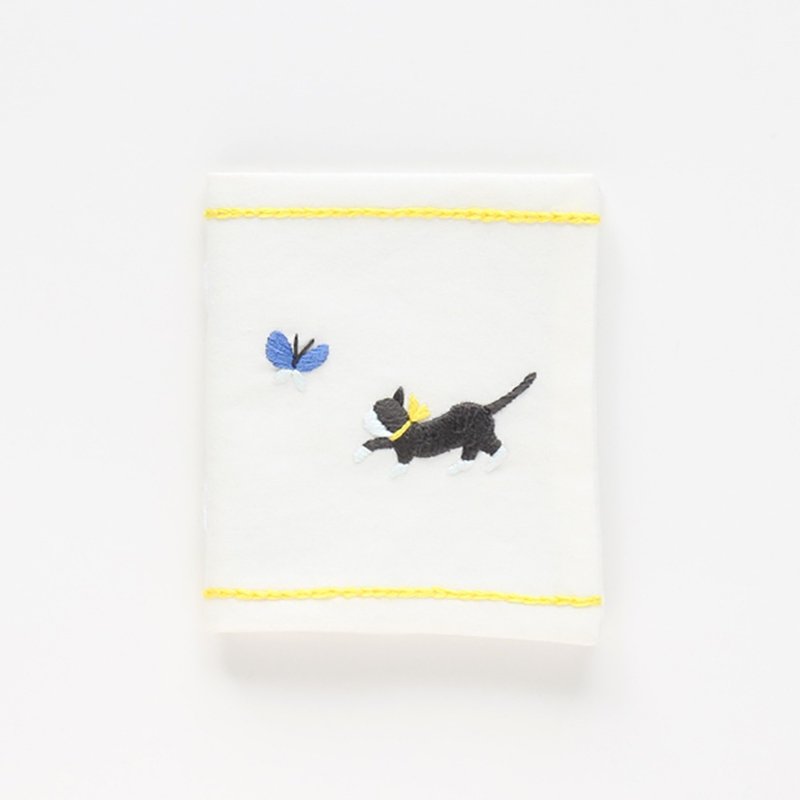 Cat and Butterfly - Embroidery Needle Book Kit - 编织/刺绣/羊毛毡/裁缝 - 绣线 白色