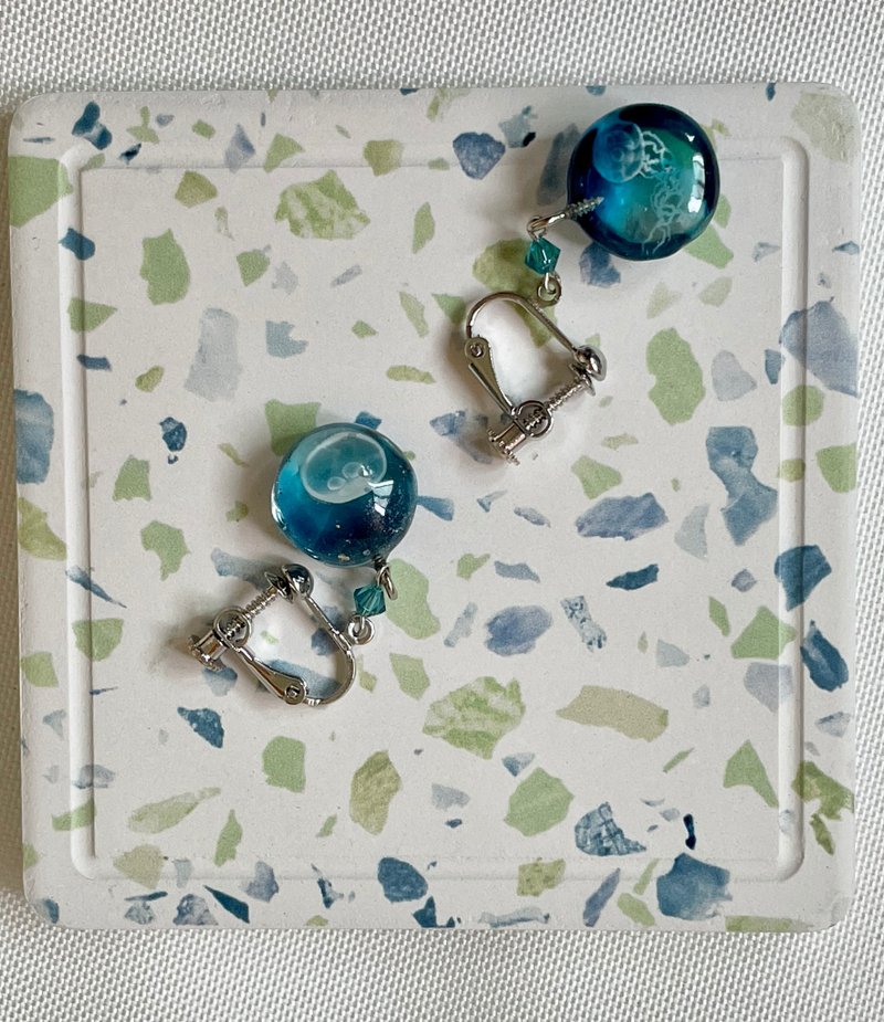 海洋系列 海底生物-海月水母。 - 耳环/耳夹 - 树脂 蓝色