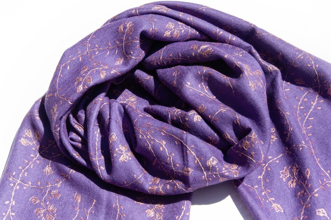 喀什米尔Cashmere/羊绒围巾/纯羊毛围巾披巾/戒指绒披肩-刺绣花朵 - 围巾/披肩 - 羊毛 紫色