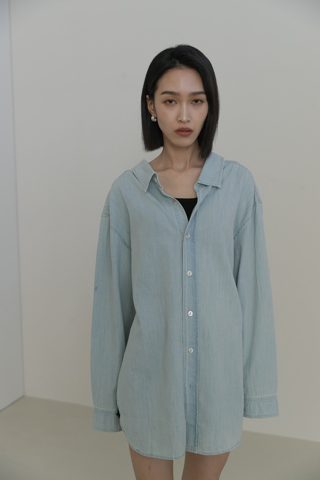 Katherine 水洗轻薄丹宁 侧开薄衫 慵懒宽松 惬意浅蓝 - 女装衬衫 - 棉．麻 蓝色