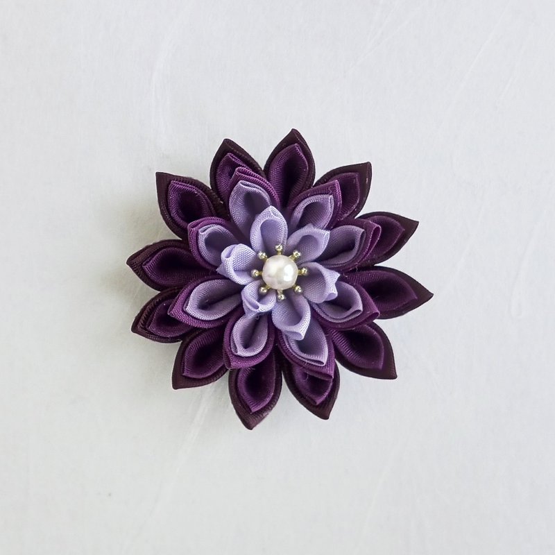 花卉胸针 紫　tsumami-zaiku - 胸针 - 棉．麻 紫色