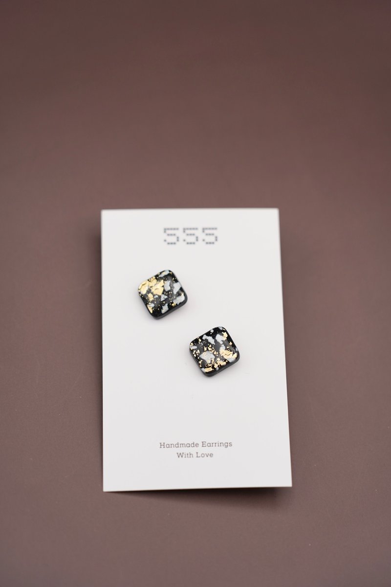 【耳针_方形】星尘 黑色金箔 小耳环 - 耳环/耳夹 - 粘土 黑色