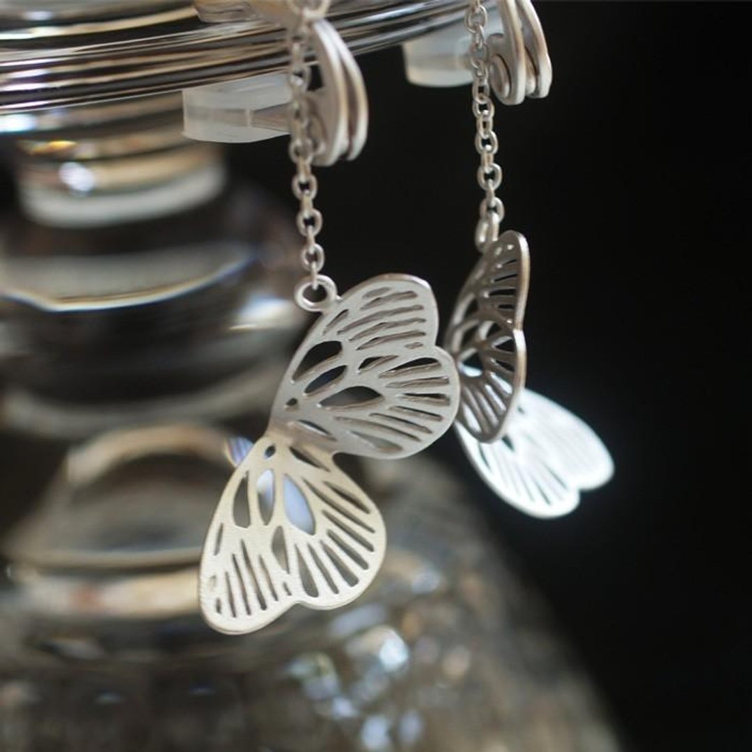 Shimmering Feather Clip-On(silver) -Pair- - 耳环/耳夹 - 其他金属 银色