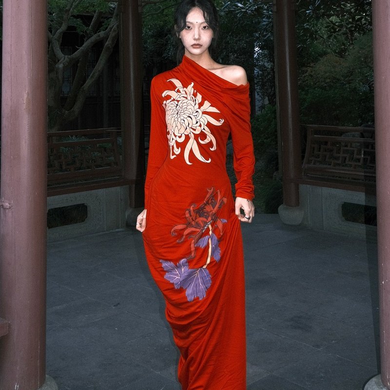 【解構垂墜感國風】斜肩不對稱長袖連衣裙 - 洋装/连衣裙 - 其他材质 红色