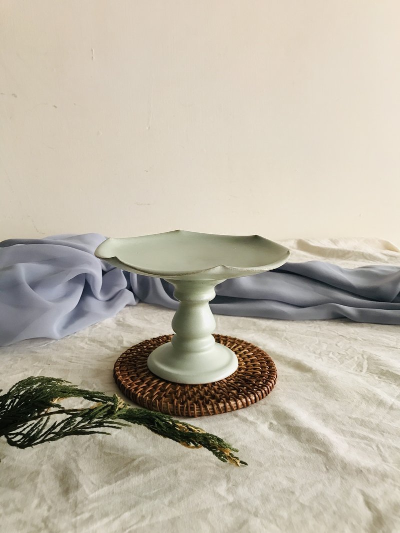 Déjà vu Ceramics 绿色陶制花边高脚盘 - 盘子/餐盘/盘架 - 陶 绿色