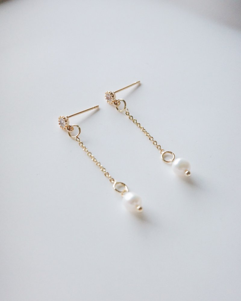 AStarIsBorn 系列 | 光滴ʟᴜᴍɪèʀᴇ ᴅʀᴏᴘ | 手作珍珠耳环 - 耳环/耳夹 - 珍珠 白色