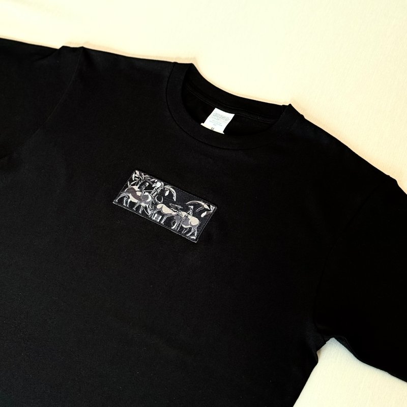 国美馆衍生文创商品 黄土水 水牛群像 T-shirt - 男装上衣/T 恤 - 棉．麻 黑色
