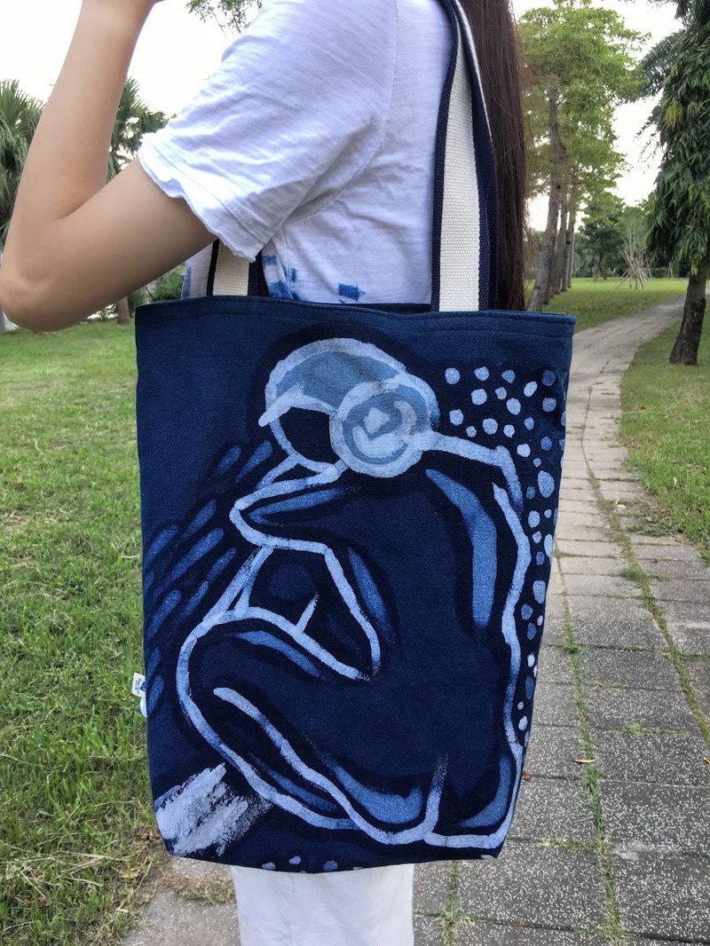 天然蓝染  纯手绘蜡染侧背包 - 侧背包/斜挎包 - 棉．麻 蓝色