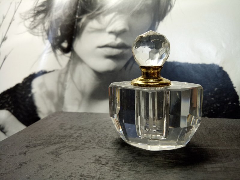 ▲ 老灵魂收藏者 / 早期老琉璃香水瓶 - 摆饰 - 纸 透明