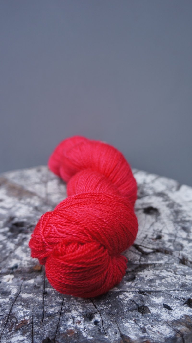 手染蕾丝线。烈火红(BFL/Silk/8020) - 编织/刺绣/羊毛毡/裁缝 - 羊毛 红色