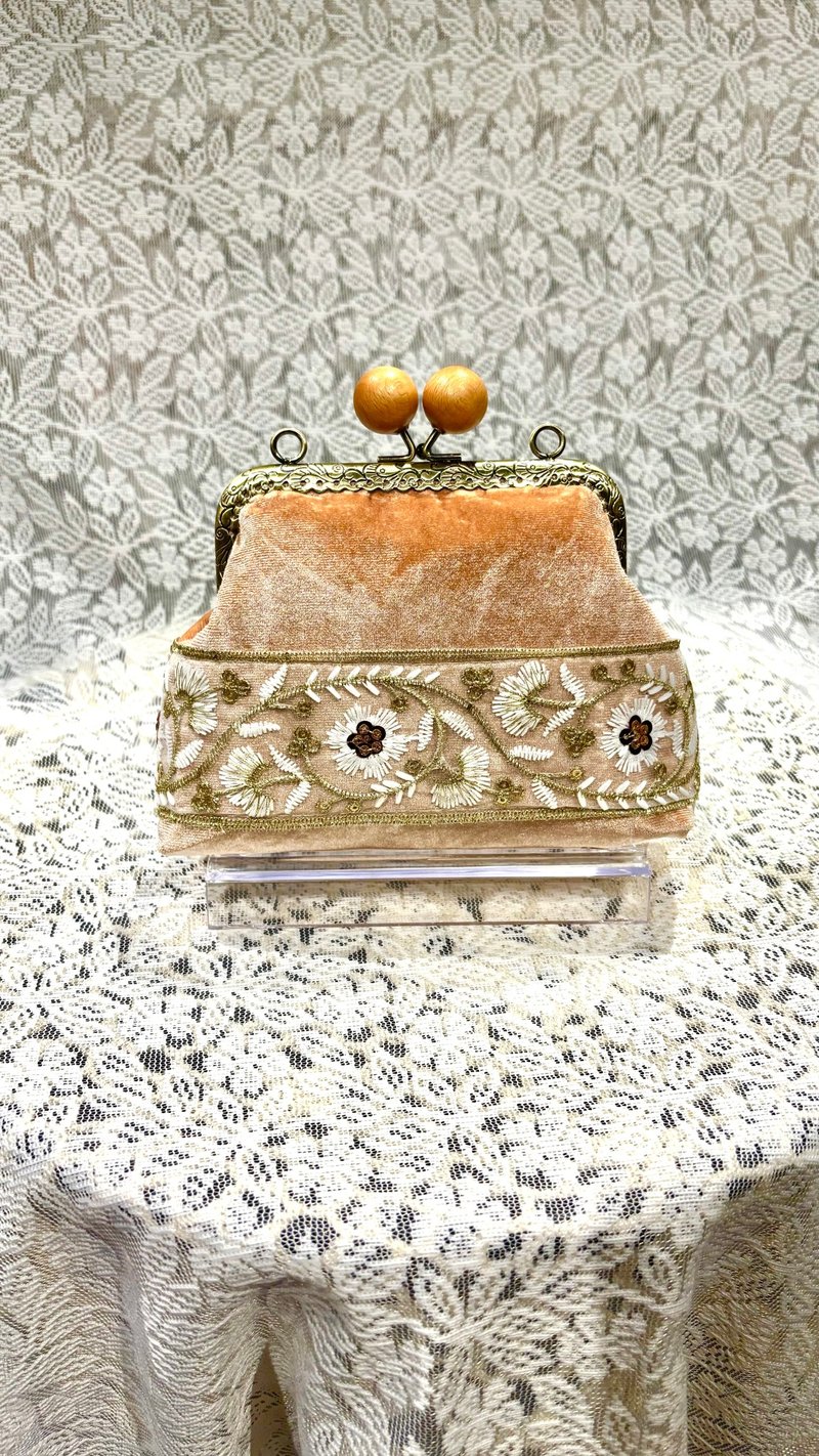 MBC 人手制 12cm方形口金 木珠头 丝绒刺绣带 虾肉色 - 侧背包/斜挎包 - 棉．麻 橘色