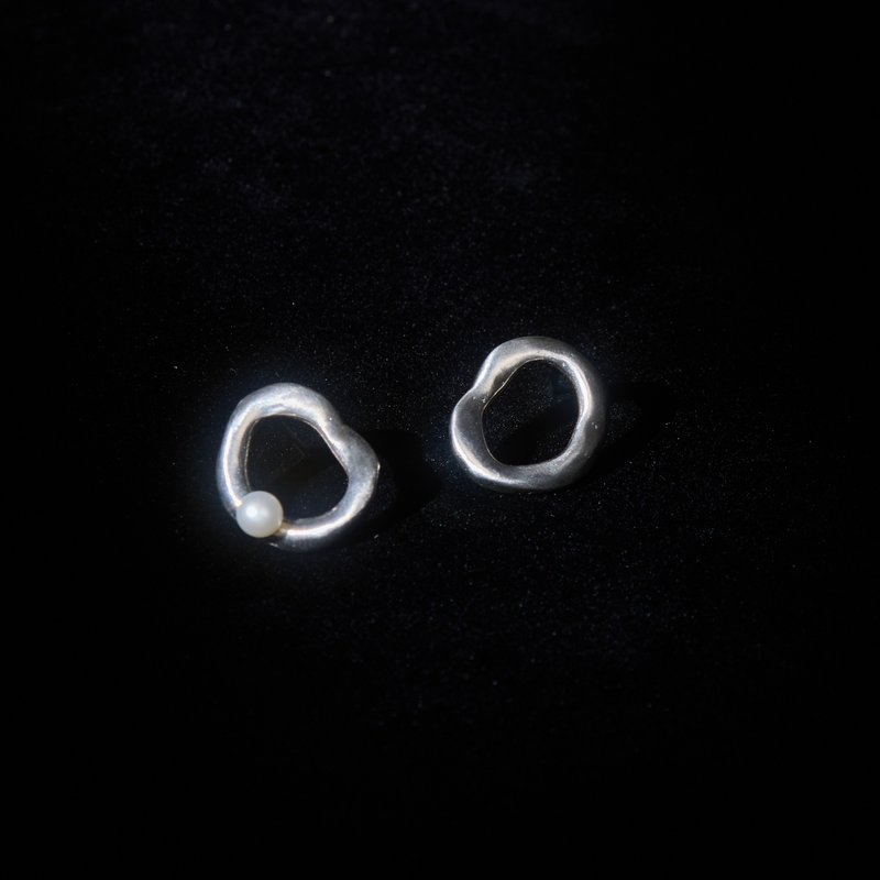 Halo Earrings | 925 Sterling Silver - 耳环/耳夹 - 纯银 银色