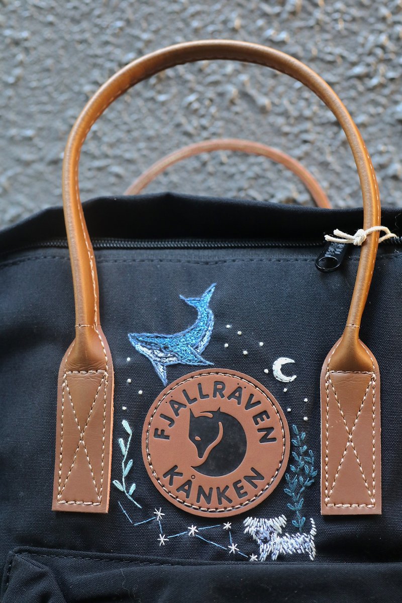 蓝鲸与小白狗主题 黑色kanken包-手工刺绣设计定制 - 后背包/双肩包 - 防水材质 黑色