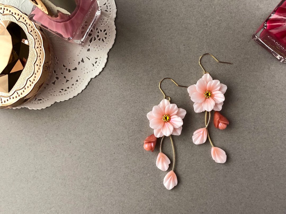 Peach blossom 【Metallergic allergies】 - 耳环/耳夹 - 粘土 粉红色