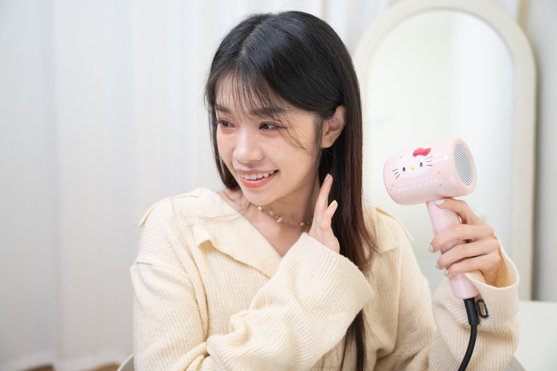 Hello Kitty陶瓷负离子吹风机 - 其他小家电 - 其他材质 粉红色