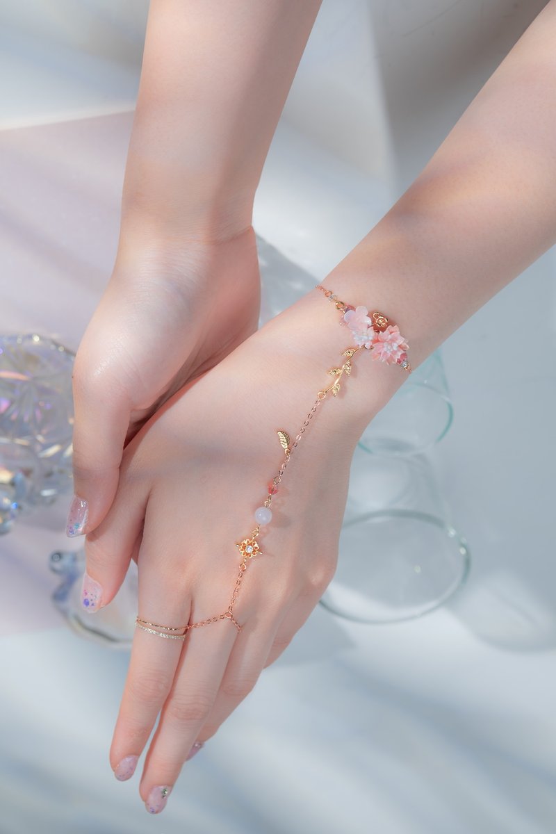 抚樱花束镀14K金925纯银十字手链 - 手链/手环 - 粘土 粉红色