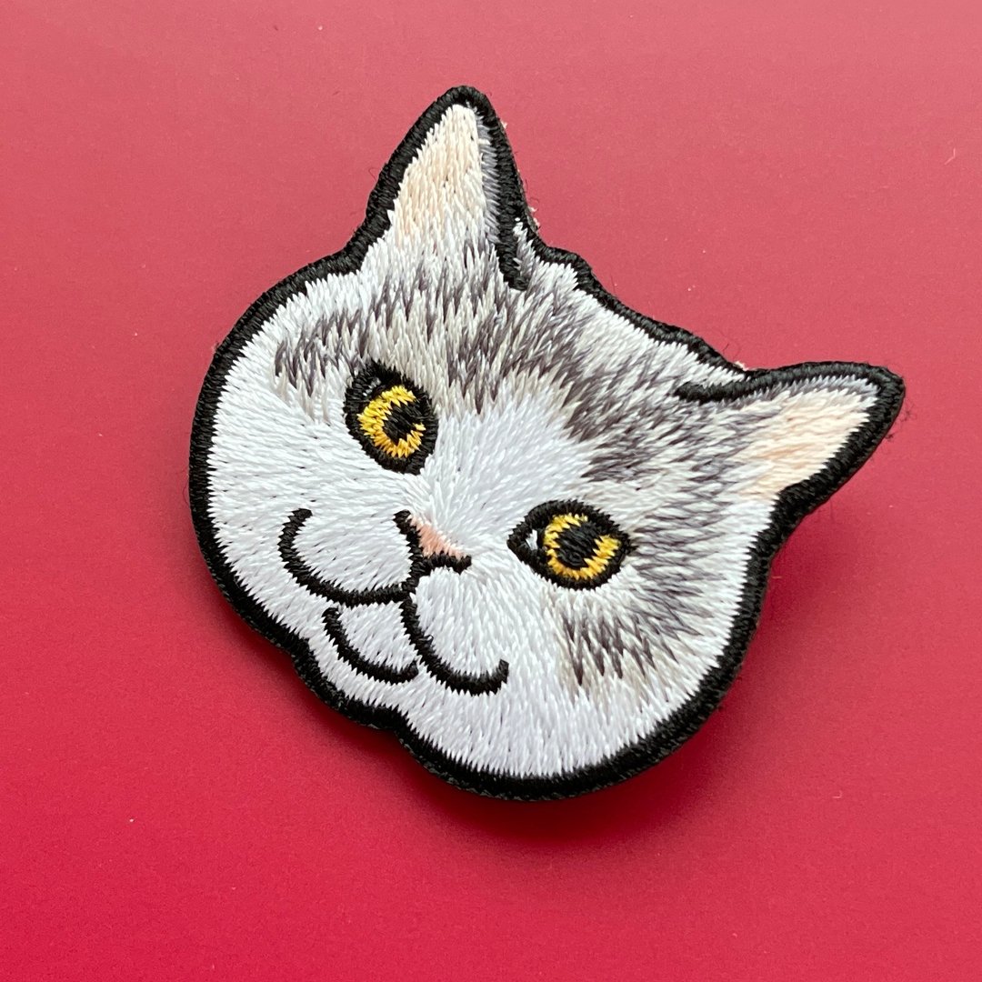 爱幻想的猫咪 Pono 胸针 - 胸针 - 绣线 灰色