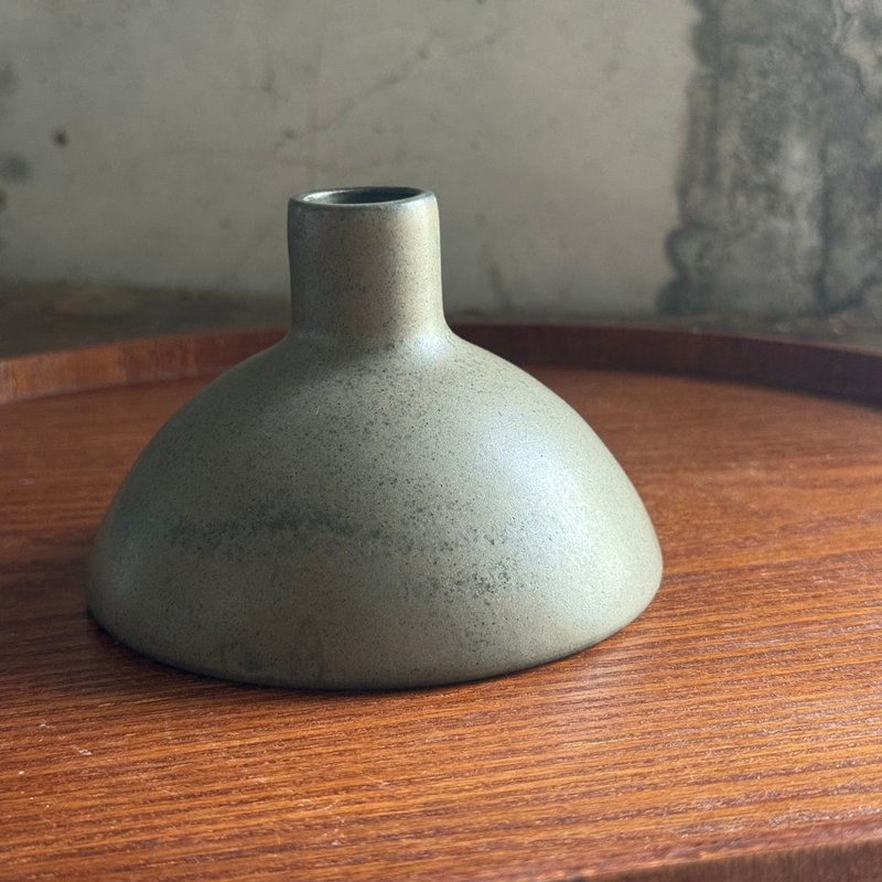 烟囱花器_茶棕 - 花瓶/陶器 - 陶 黑色