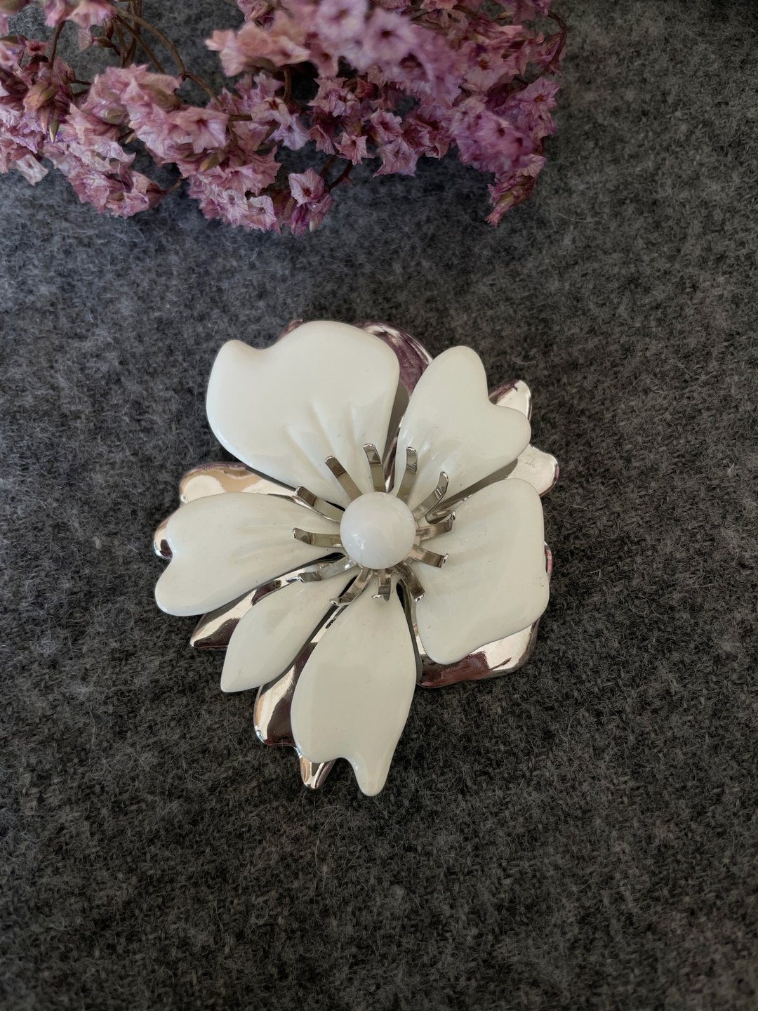 古董Vintage 70年代银白色塑料花别针胸针  SARAH COV B807 - 胸针 - 其他金属 银色