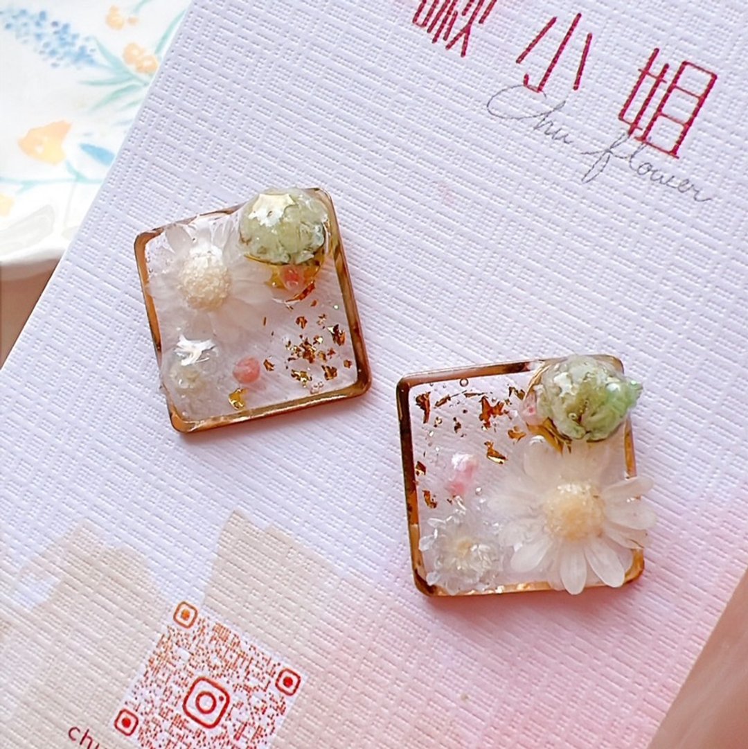 满天星花方形耳饰 - 耳环/耳夹 - 其他材质 白色