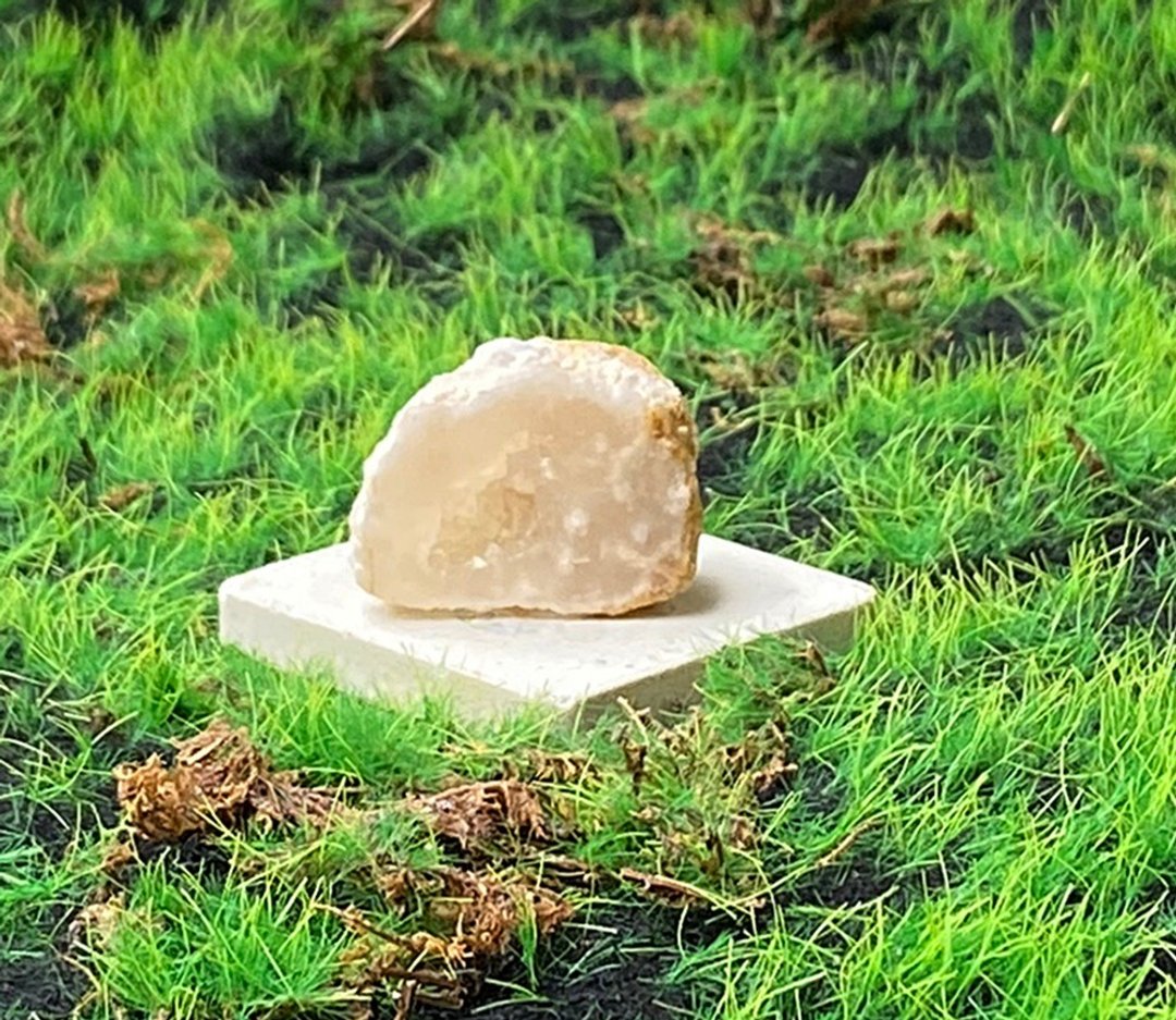 能量摆饰-玛瑙可爱开口笑白晶洞 招财 疗愈 开运 原矿 快速出货 - 摆饰 - 水晶 多色