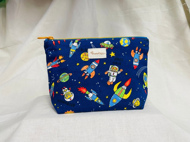 飞到外太空星球拉链小物袋 - 化妆包/杂物包 - 棉．麻 蓝色