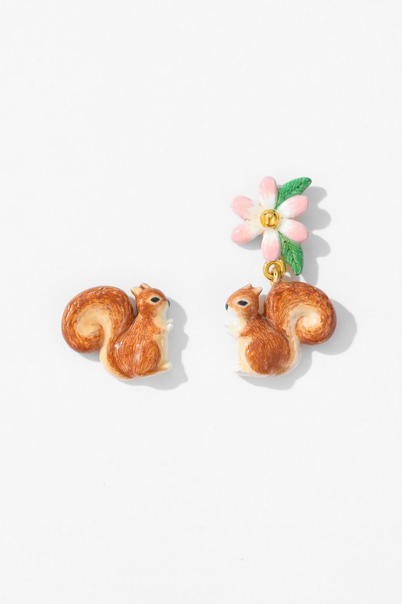 松鼠精灵花不对衬耳环~ Squirrel flower earrings~耳针 - 耳环/耳夹 - 珐琅 